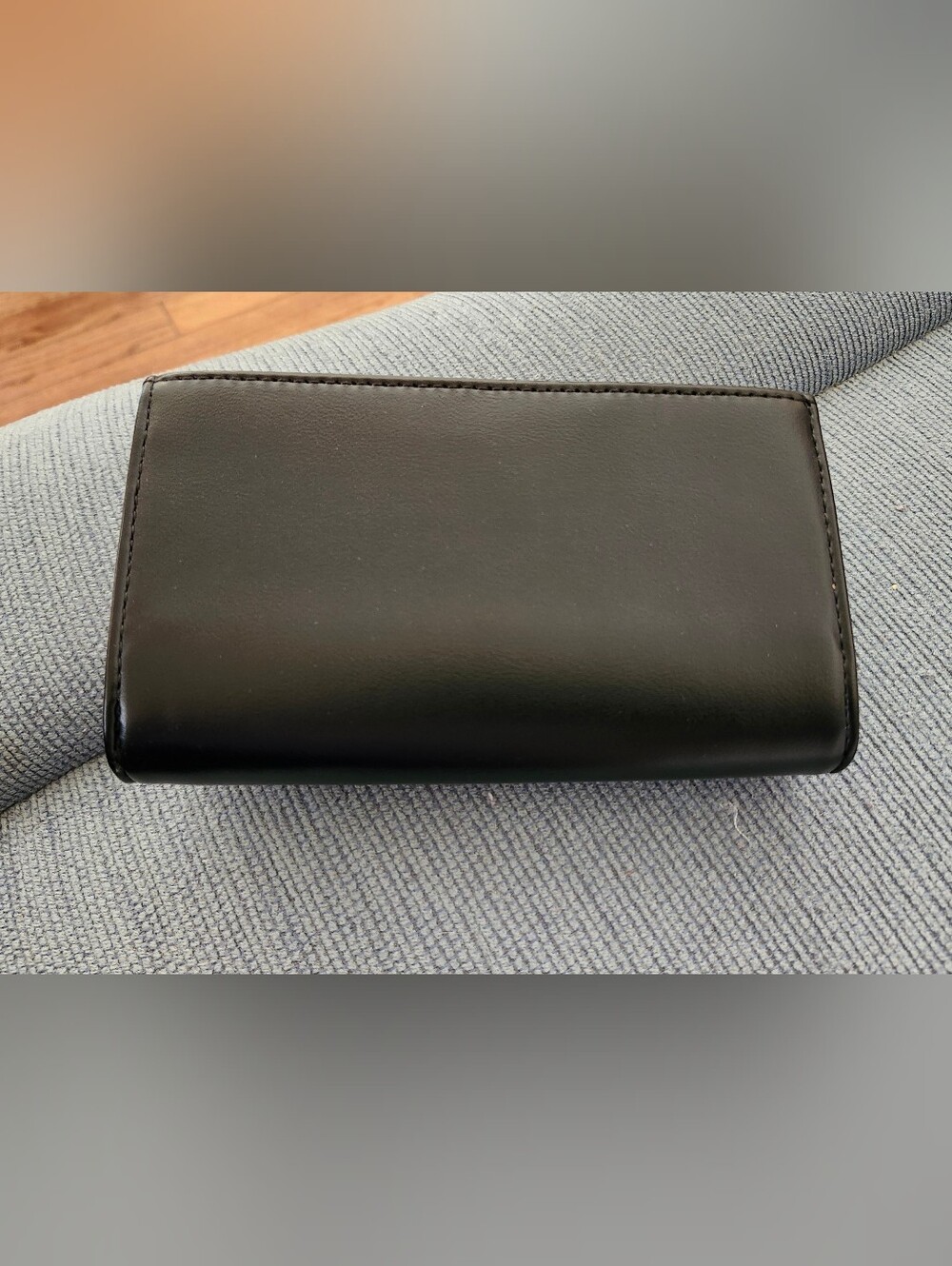 Guess Wallet - Picture 2 of 4